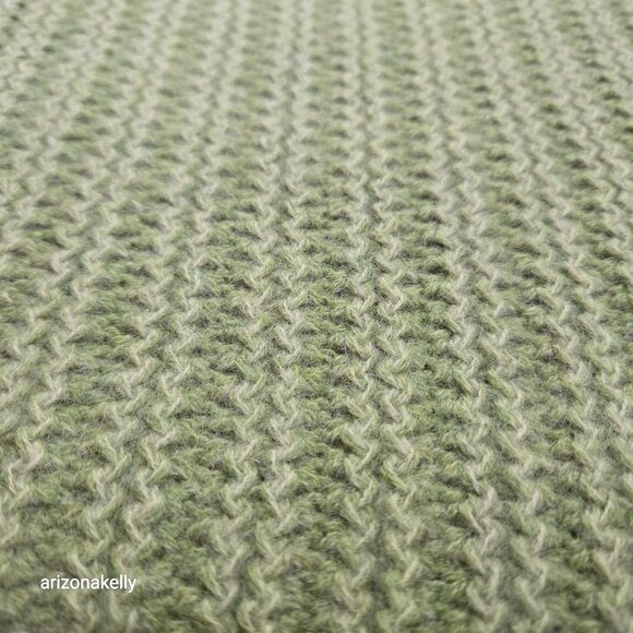 Castlerig Cashmere Green Knit Scarf *TINY REPAIRED HOLE* - Picture 9 of 12